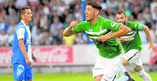 Sergio Jiménez celebra el primer gol del Cartagena./Antonio Gil / AGM
