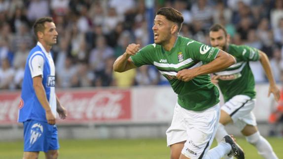 Sergio Jiménez celebra el gol que marcó en Alcoy. /Antonio Gil / AGM