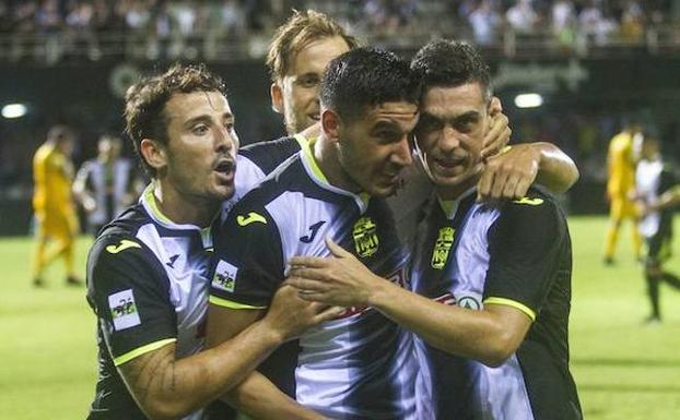 Los jugadores del Efesé celebran un gol durante la eliminatoria ante el UCAM.