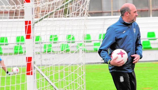 Monteagudo en una sesión de trabajo con el equipo./Pedro Martínez / AGM