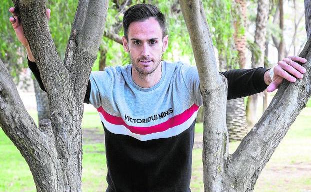 Rubén Cruz, en el parque contiguo al estadio Cartagonova, ayer./J. M. Rodríguez / AGM
