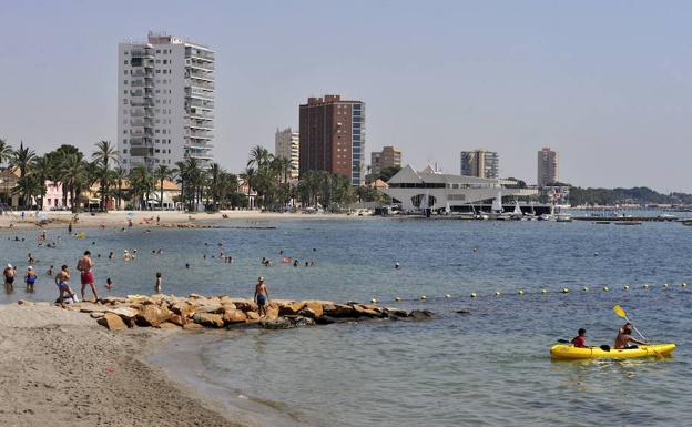 Imagen de archivo de la playa de Santiago de la Ribera.