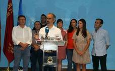 José Moreno, junto a los concejales del Grupo Municipal Socialista, durante la comparecencia. /JUAN F. ROBLES