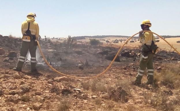 Bomberos trabajando en la zona./112
