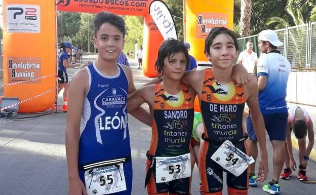 Pablo, primero por la izquierda, junto al primer y tercer clasificados.