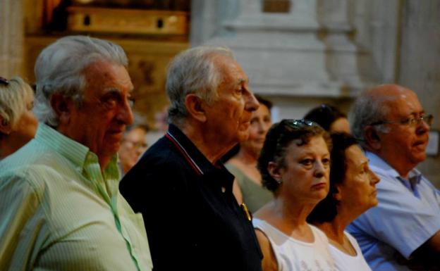 Inocencio Arias, junto a Mariano García-Esteller, en la parroquia de El Salvador.