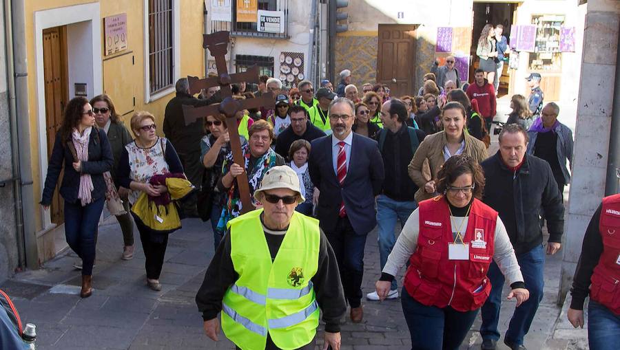 Los peregrinos iniciando la subida a la basílica. /SDC
