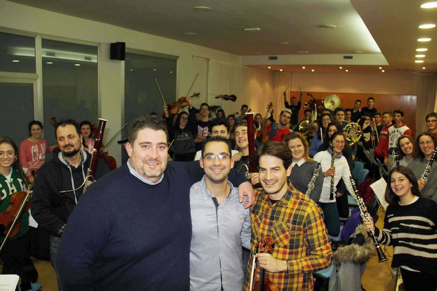 La presentación del concierto coincidió con un ensayo de la orquesta. /SDC