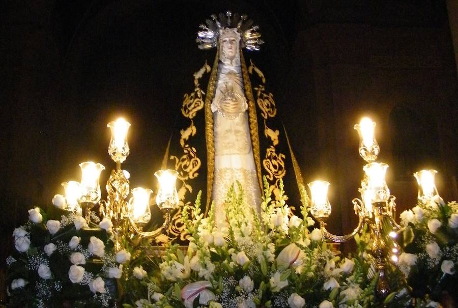 Imagen de La Soledad, Procesión del Santo Entierro 2017. /JUAN F. ROBLES.