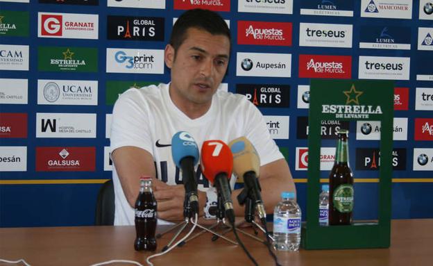 Rueda de prensa de Francisco, entrenador del UCAM Murcia. /UCAM