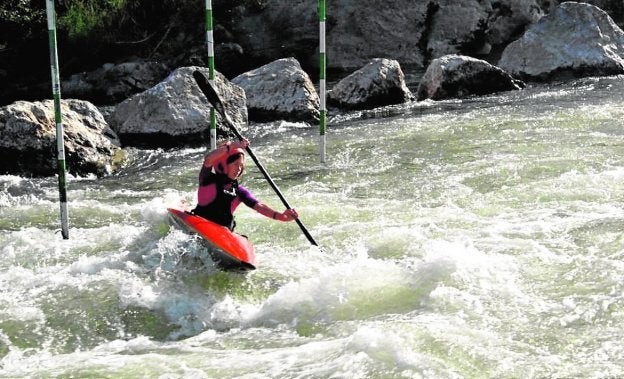 Cadete. Clara González, en acción en una prueba en el Segura.