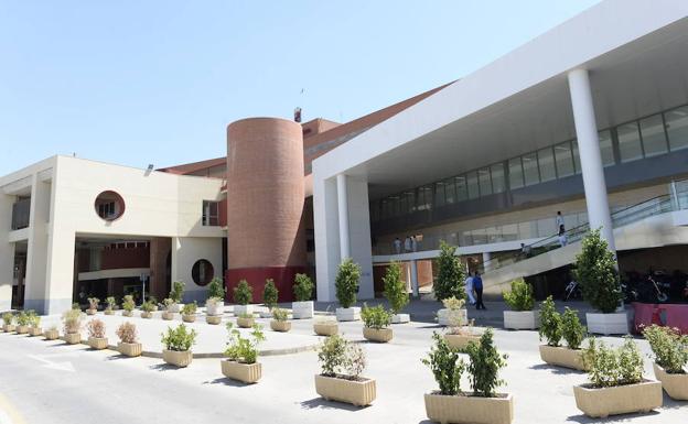 Exterior del Hospital Virgen de la Arrixaca. /Guillermo Carrión / AGM