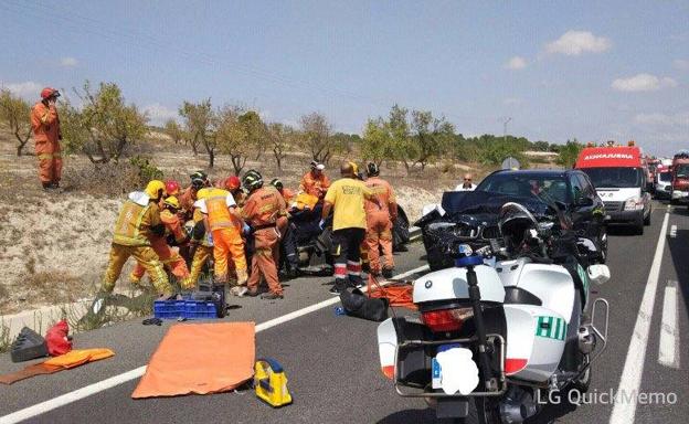 Efectivos de emergencias, en el lugar del siniestro.