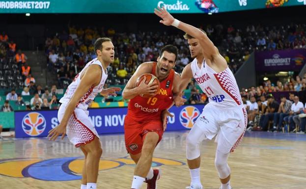 San Emeterio se dispone a anotar.