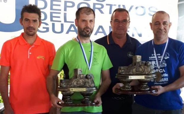 Los campeones del Certamen Ciudad de Lorca posan con el trofeo./Juegos Deportivos Guadalentín