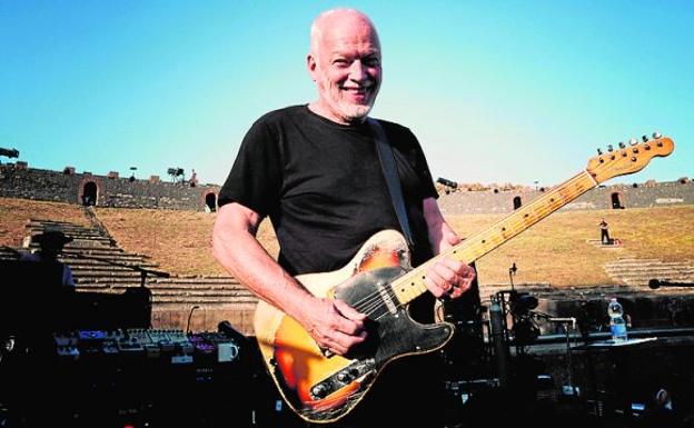 David Gilmour, voz y guitarra de Pink Floyd, en Pompeya.