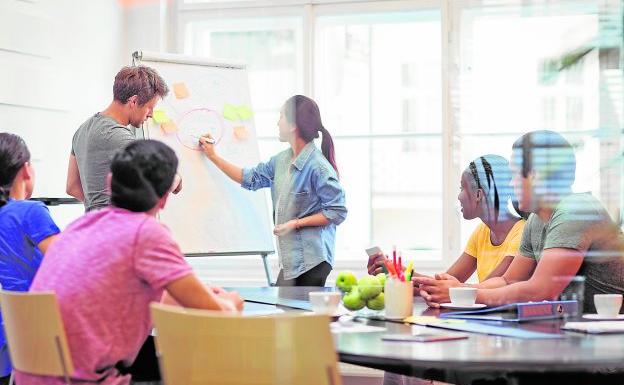 Las oficinas creativas constan de espacios de esparcimiento para que los trabajadores estén más felices.