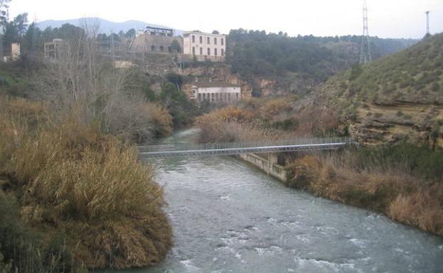 Central hidroeléctrica de Almadenes, donde comienza la excursión./