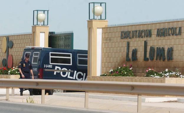 Registro de la finca agrícola 'La Loma', dentro de la operación policial contra la trama de corrupción en Marbella, en el año 2006. /Vicente Vicéns / AGM