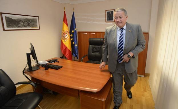 Francisco Bernabé, este miércoles, en el despacho de Cartagena./ANTONIO GIL / AGM