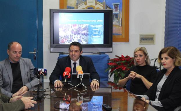 El alcalde de Alcantarilla, Joaquín Buendía, en la rueda de prensa./LV