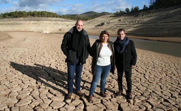 Visita de la consejera manchega a los pantanos de cabecera./PSOE