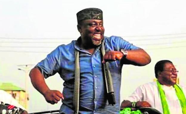 El controvertido gobernador Rochas Okorocha y su hermana, Ogechi Ololo./LV