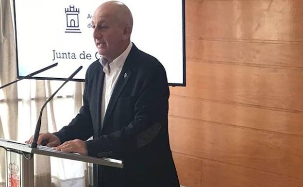 El concejal de Fomento, Roque Ortiz, este viernes, compareciendo ante los medios./Ayuntamiento de Murcia