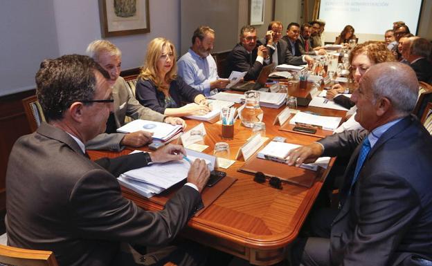 Reunión del consejo de administración de Emuasa./F. Manzanera / AGM
