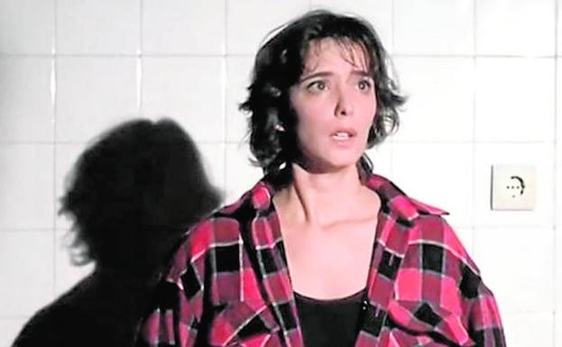 Ana Torrent, en 'Tesis' (1996), película de Alejandro Amenábar./