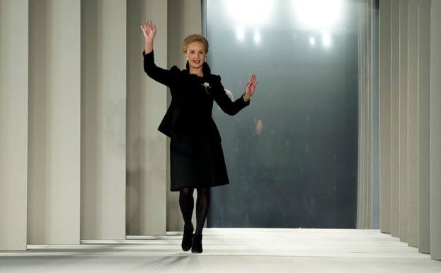 Carolina Herrera saluda. /Don EMMERT (AFP)