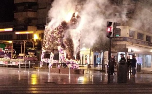 La escultura, pasto de las llamas/LV