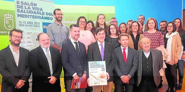 El consejero, en el centro, durante la presentación./CARM