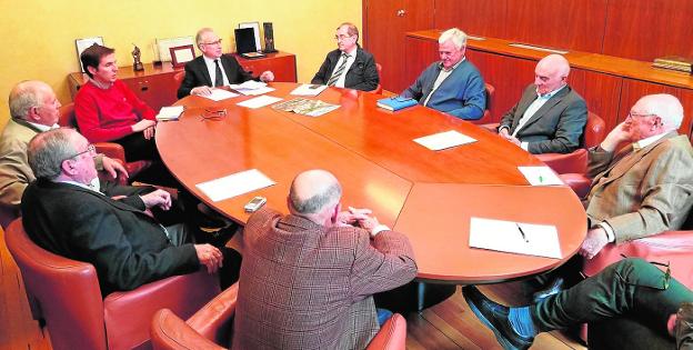 Reunión en la Confederación Hidrográfica, ayer por la mañana./LV