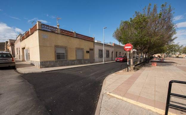 Imagen del nuevo asfalto de la Plaza de los Reyes Católicos, en Vista Alegre. /A. C.