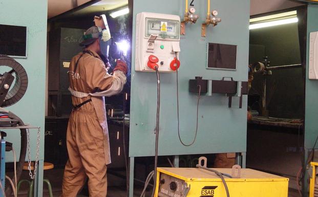 Un trabajador del sector del metal./Fremm