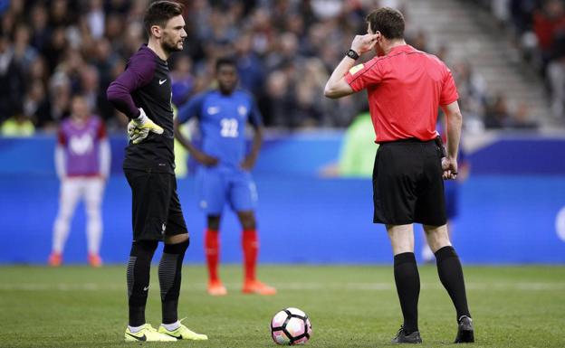 El VAR se usó con éxito en un Francia-España de 2017/EFE