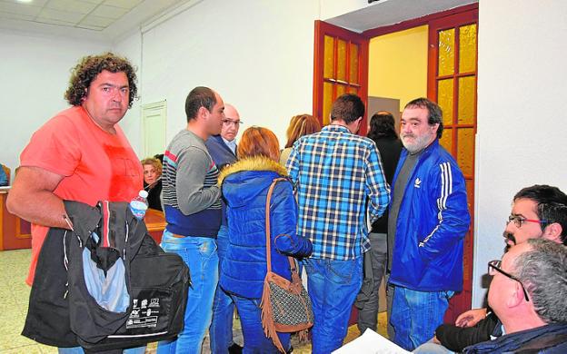 Los concejales de la oposición abandonan el Pleno./J. A. Moreno