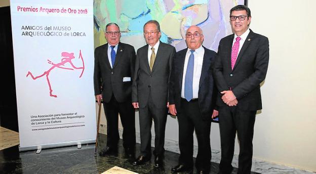 Los premiados, entre Juan Morenilla y Andrés Martínez./J. Insa / AGM