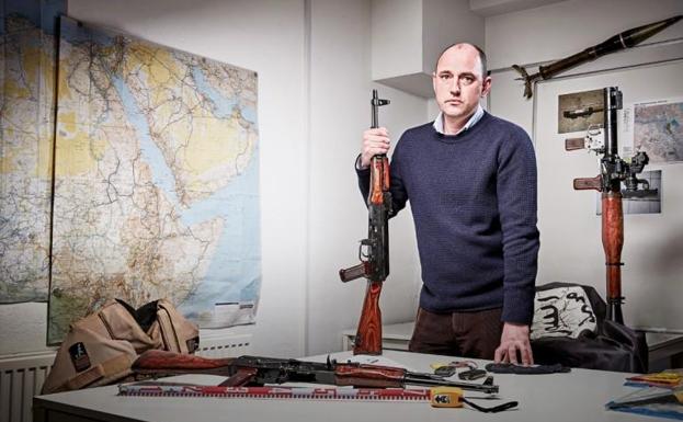Este hombre sabe mejor que la CIA quién arma a ISIS