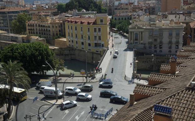 Vecinos y comerciantes del Carmen cortan desde este viernes por la mañana el Puente Viejo de Murcia