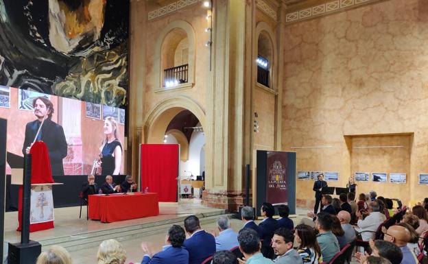 Un momento de la presentación del proyecto 'La puerta del Alma', este lunes en Caravaca. 
