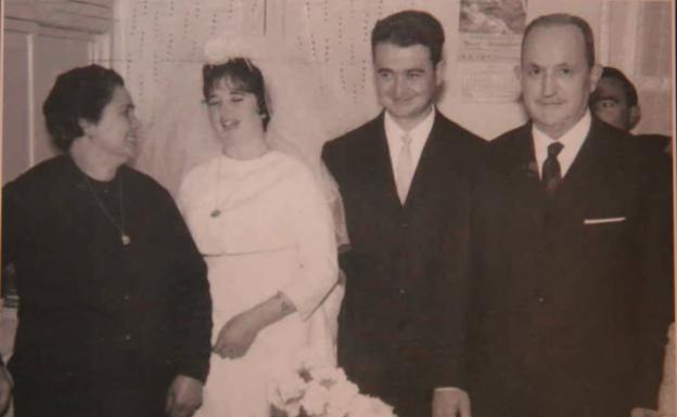 Imagen del enlace entre Isabel y Manolo en 1966.