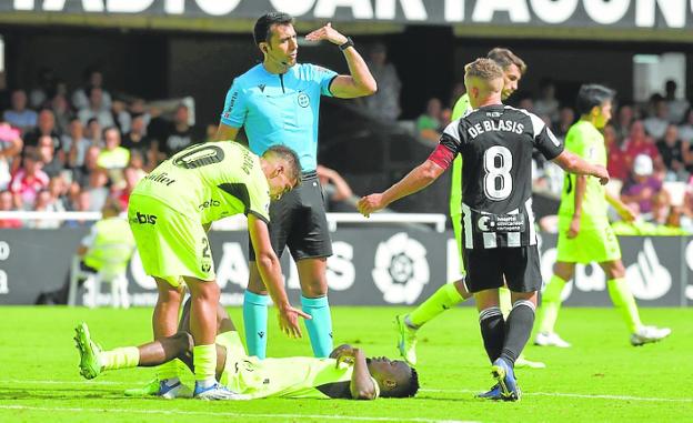 Vuelven los dos árbitros que anularon el gol del empate contra el Leganés 