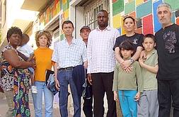 Las familias afectadas por la próxima lista de desahucios a ejecutar en Alcantarilla. :: JORGE G. BADÍA/