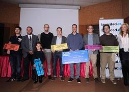 Los premiados del V Maratón Fotográfico, junto a organizadores y patrocinadores. :: I. Sánchez/