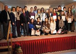 Los alumnos graduados junto a sus profesores.:: Ayto. Totana/