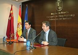 El consejero Sevilla y el presidente de Habito, este viernes. :: CARM/