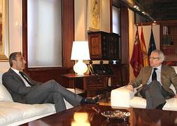 Roberto García, hoy, durante su encuentro con Valcárcel en San Esteban. | CARM/