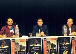 El escritor Galindo, durante la presentación del libro. :: Ayto. Torre Pacheco/